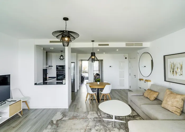 Oceana Views - 2 Bedroom By Finest Apartamento