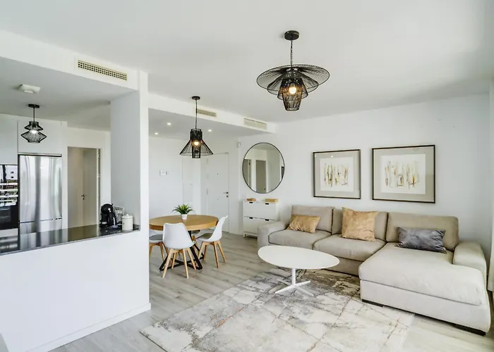 Oceana Views - 2 Bedroom By Finest Εστεπόνα